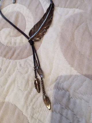 Collar 1 de 50 Pluma