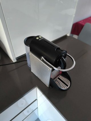 Cafetera Nespresso DeLonghi Negra