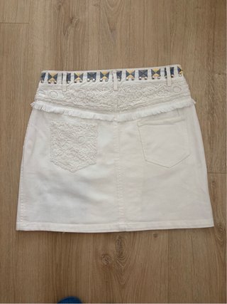 Falda Desigual blanca con detalles bordados