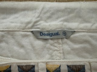 Falda Desigual blanca con detalles bordados