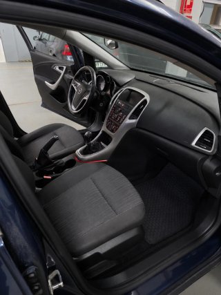Opel Astra 2011