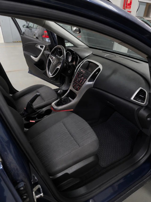 Opel Astra 2011