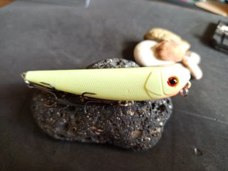 Lote de señuelos de pesca a spinning