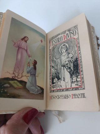 Antiguo devocionario o misal de primera comunión