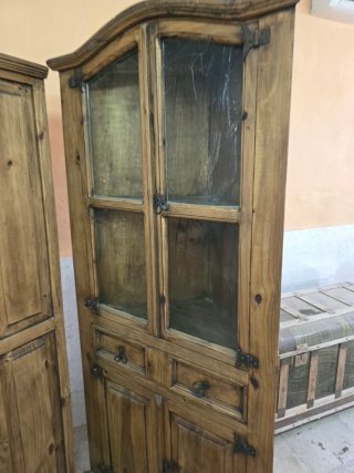 Conjuro sillas mesa armario estilo Mejicano