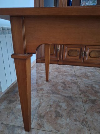 Mesa de comedor de madera