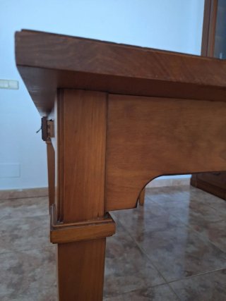 Mesa de comedor de madera