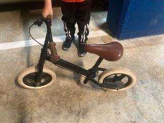 Bici sin pedales negra