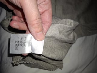 Vestito grigio con collo alto e strass