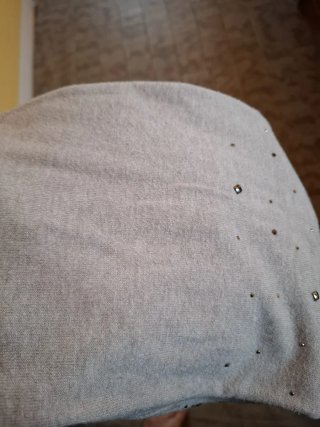 Vestito grigio con collo alto e strass