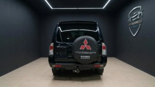 Mitsubishi Montero 2005