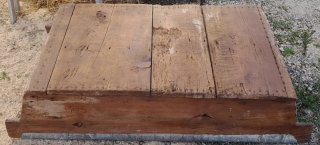 Antigua pila madera forrada cinc