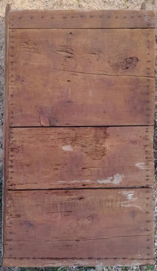Antigua pila madera forrada cinc