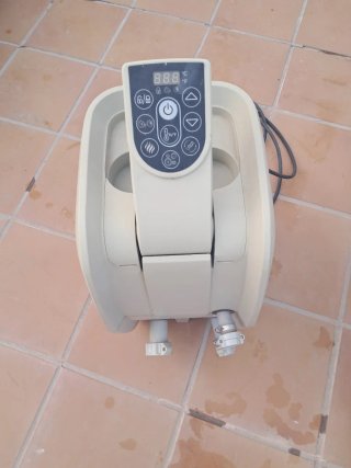 Macchina jacuzzi beige e nera