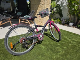 Bicicleta infantil 24 semi nueva, de 9 a 12 años.