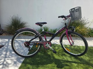 Bicicleta infantil 24 semi nueva, de 9 a 12 años.