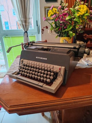 Máquina de escribir Olivetti Linea 98 Vintage