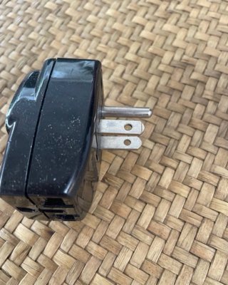 Adaptador de enchufe universal negro