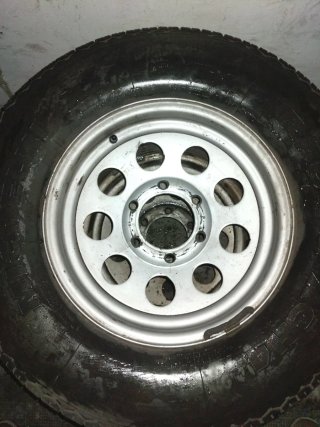 Neumáticos con llantas 225/75/15   Opel frontera.