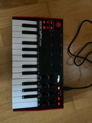 Teclado MIDI Akai MPK Mini