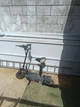 Patinete eléctrico con sillín