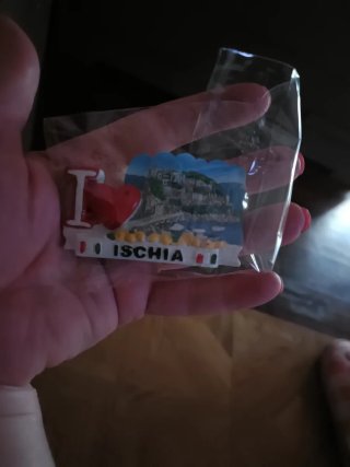 Calamita Ischia con cuore e castello