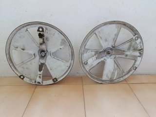 Tapacubos metálicos Vespa Blancos (2 unidades)