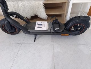 Patineta eléctrica como nueva con  factura