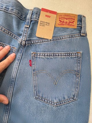Falda Levi's High-Rise Back Slit