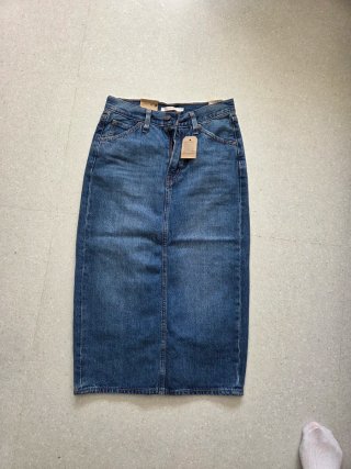 Falda Levi's High-Rise Back Slit