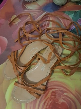 Lote 5 pares: Botas, Zapatillas, Sandalias