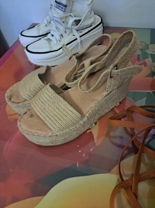 Lote 5 pares: Botas, Zapatillas, Sandalias
