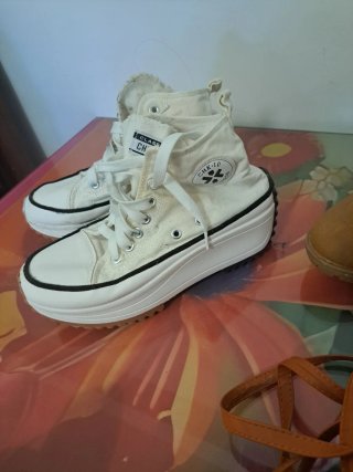 Lote 5 pares: Botas, Zapatillas, Sandalias