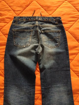 Pantalón vaquero acampanado con estrella