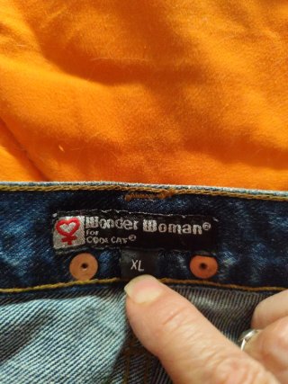 Pantalón vaquero acampanado con estrella