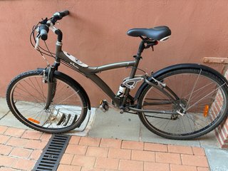Bicicletas urbanas Btwin negra con cesta
