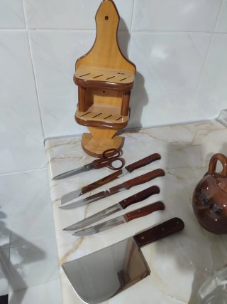 Nuovo set di coltelli con supporto in legno