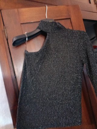 Maglia scollata nera glitterata