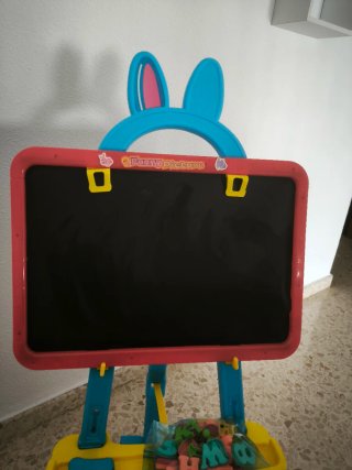 Pizarra infantil con letras magnéticas