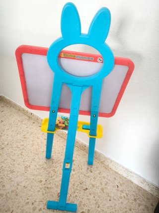 Pizarra infantil con letras magnéticas