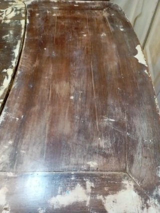 Mesa antigua de madera maciza, extensible.