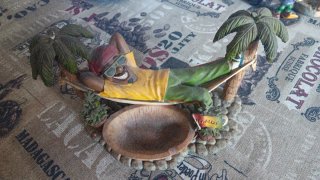 Figura decorativa hombre en hamaca