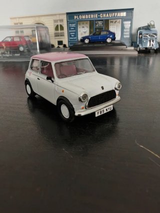 Austin Mini 1/43 Rose de Vitesse