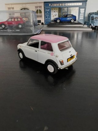 Austin Mini 1/43 Rose de Vitesse