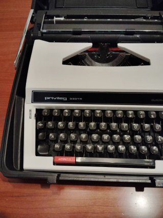 Máquina de escribir antigua maletín