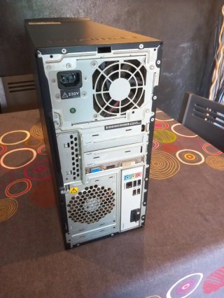 Torre PC Compaq Negra