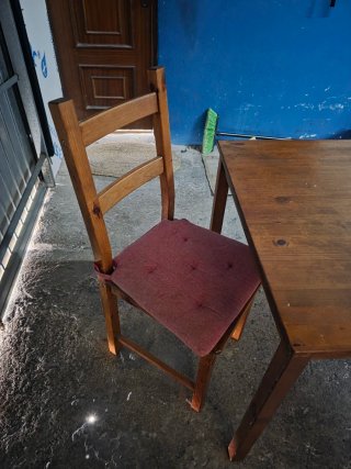 Mesa y 2 Sillas de Madera