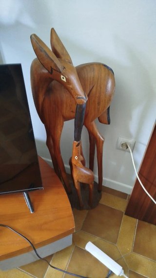 Figuras de madera de ciervos