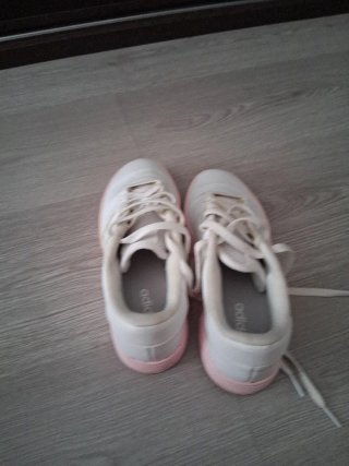 Zapatillas Adidas Court Blancas y Rosas