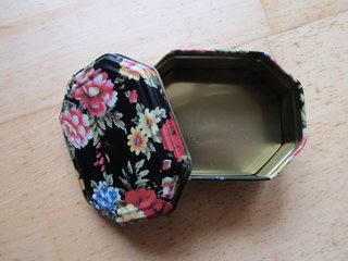 Cajita metálica floral
